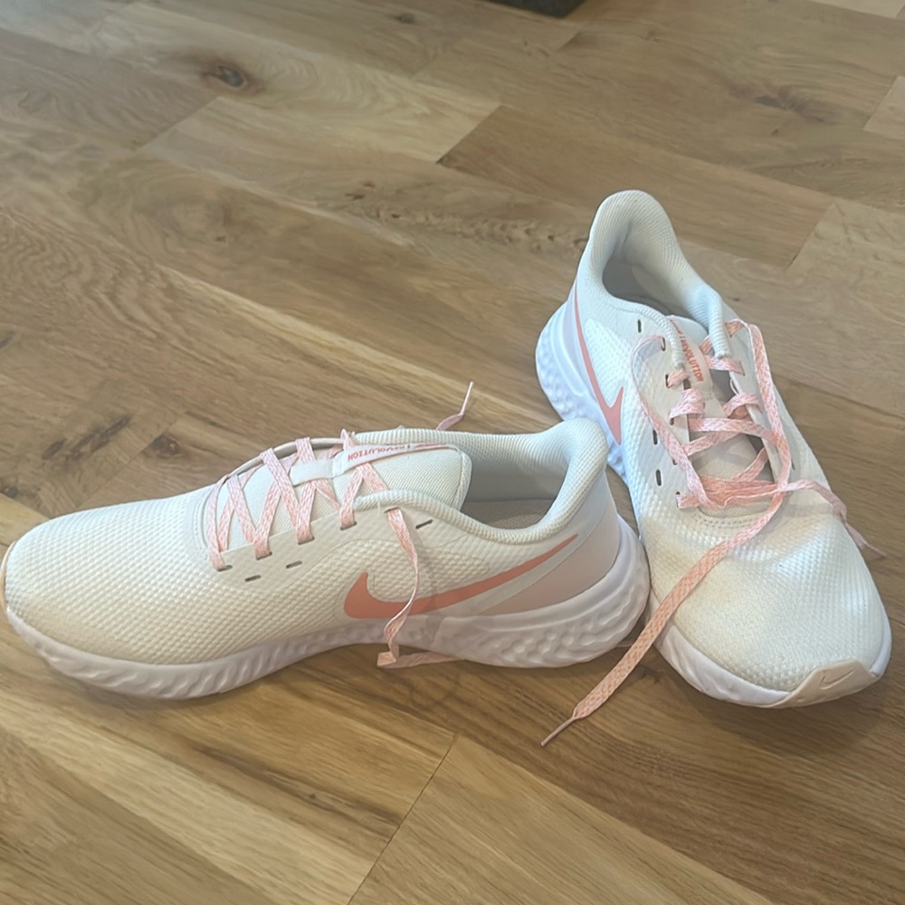NIKE REVOLUTION New Without Box . Size 11